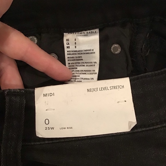 American Eagle 0 NWT Midi Denim Women’s Shorts Black Cuffed Button Fly Stretch - Picture 7 of 9